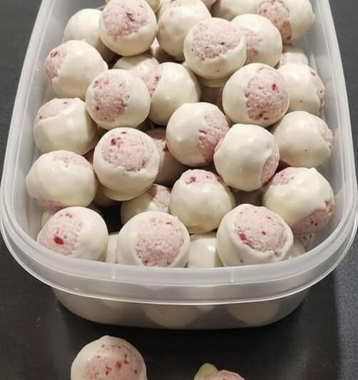 Strawberry Cheesecake Protein Bites Recipe